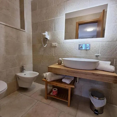 Hotell Punta San Francesco 3*