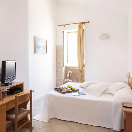 מלון Punta San Francesco 3*